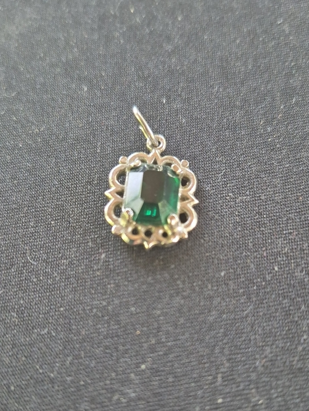 Emerald Green Faceted Pendant in Silver 925 Filigree